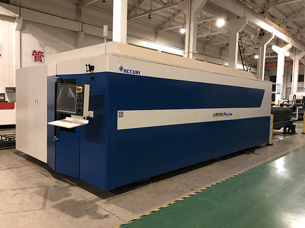 Fullständig stängd pallettväxlare Fiber Laser Rör och plåt skärmaskin